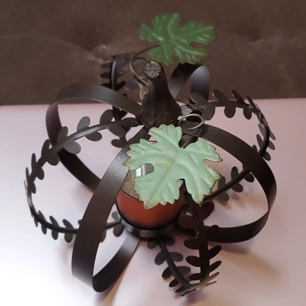 Metal Pumpkin Candle Holder‎ - in the Middle